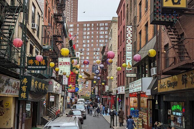 Tenement History and Immigrant Life in the Lower East Side - The Heart of the Tenement Neighborhood