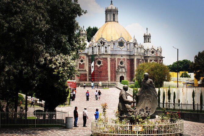 Teotihuacan & Basilica Guadalupe Tour with lunch - Shopping and Lunch