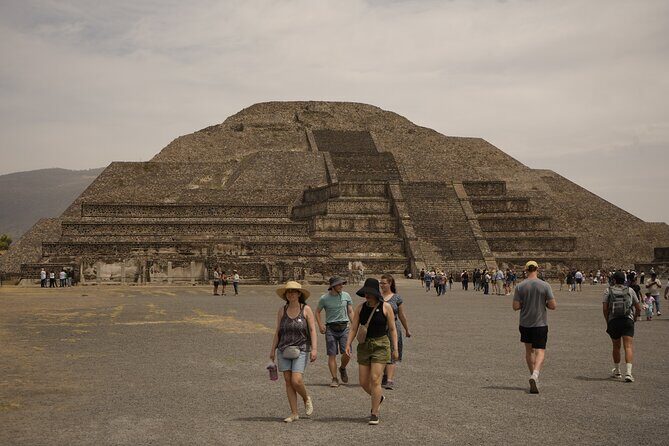 Teotihuacan full day tour, caves, pyramids, transport CDMX - Lunch and Local Flavors
