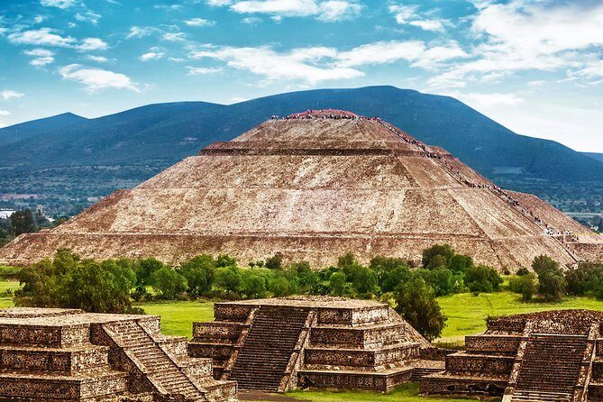 Teotihuacan & Guadalupe Shrine + Xochimilco, Coyoacán & Frida Kahlo Combo Tour - The Itinerary in Detail