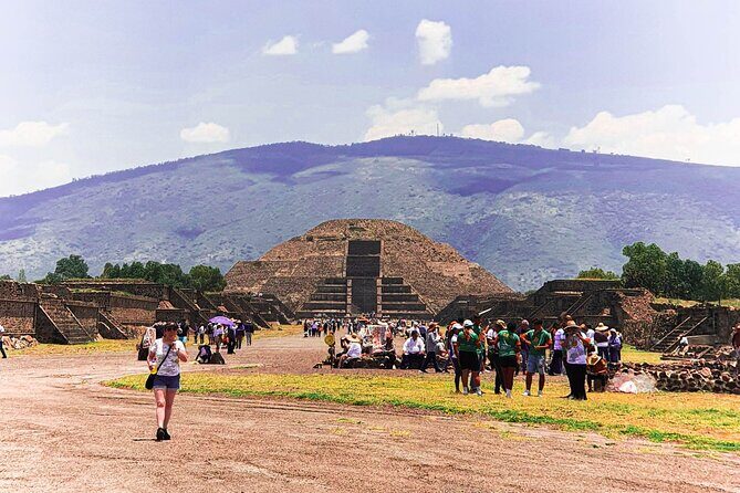 Teotihuacán Pyramids Tour, Guadalupe Sanctuary and 3 cultures - Key Points