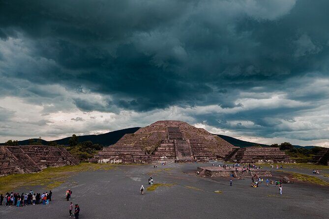 Teotihuacán Pyramids Tour, Guadalupe Sanctuary and 3 cultures - A Full-Day Dive into Mexico’s Cultural Layers