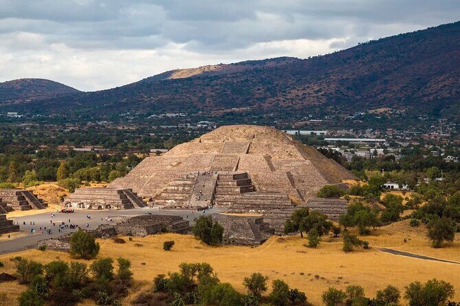 Teotihuacan tour with transportation to your hotel in Mexico City - Key Points
