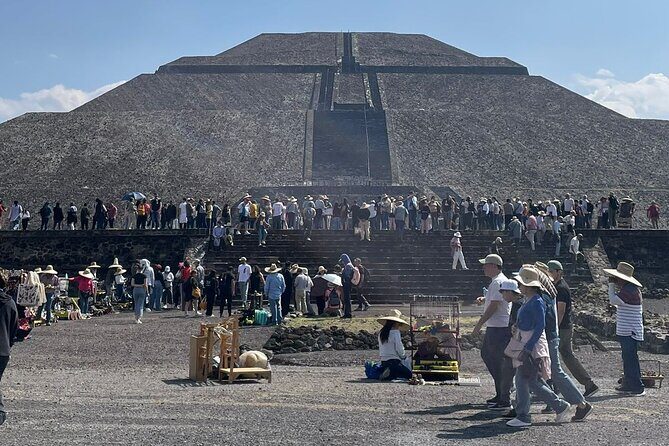 Teotihuacan with guide + Breakfast in LA CUEVA + Transportation from CDMX - Key Points