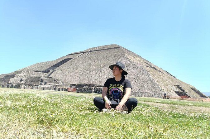 Teotihuacan with guide + Breakfast in LA CUEVA + Transportation from CDMX - The Sum Up