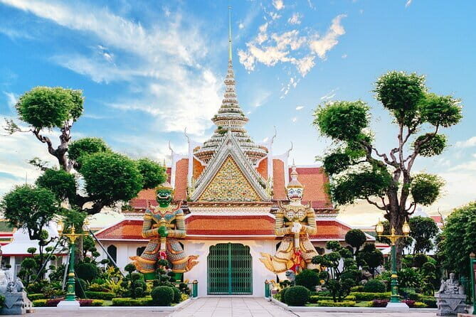 Thai Costume Photo Tour at Wat Arun Bangkok from Bangkok - What the Tour Includes and Its True Value