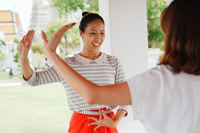 Thai Dance Class at Wat Arun - What to Expect During the Class
