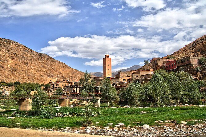 The Atlas Mountains and the 3 valleys with a delicious lunch in a Berber house - Transportation & Comfort