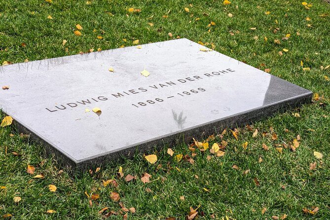 The Deep Pockets Of Graceland Cemetery Walking Tour - FAQ