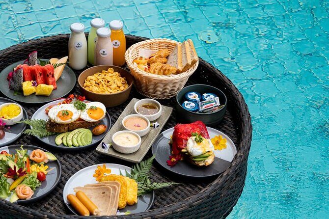The Floating Feast A Luxurious Brunch Experience - Key Points