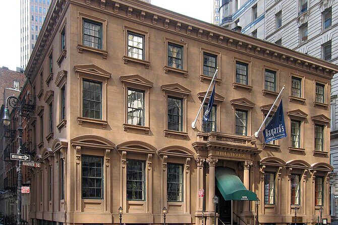 The Outlaws Who Built NYC Walking Tour - What Makes This Tour Stand Out