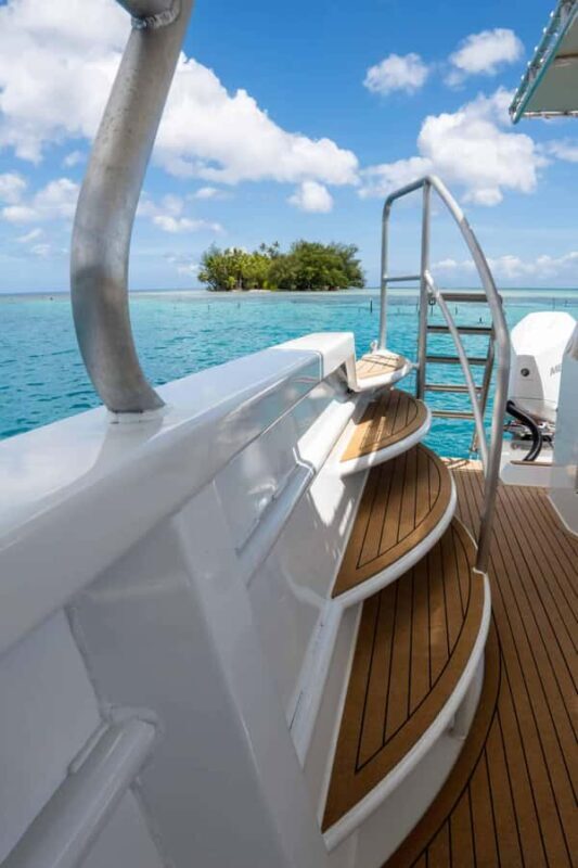 The Vanilla tour of Taha'a in a comfy outrigger canoe - Key Points