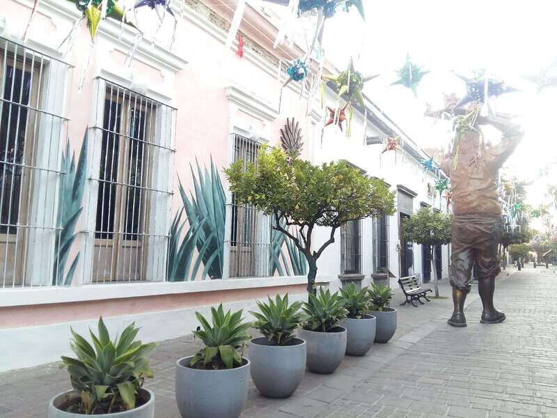 Tlaquepaque Magic Town: Artisans, Traditions, Architecture - Introduction