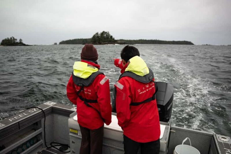 Tofino: Private Boat Tour with Big Tree Trail & Crabbing - Key Points