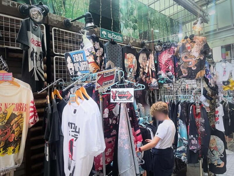 Tokyo: Harajuku "Kawaii" Pop Culture Shopping tour - The Purikura Photo Shoot Experience