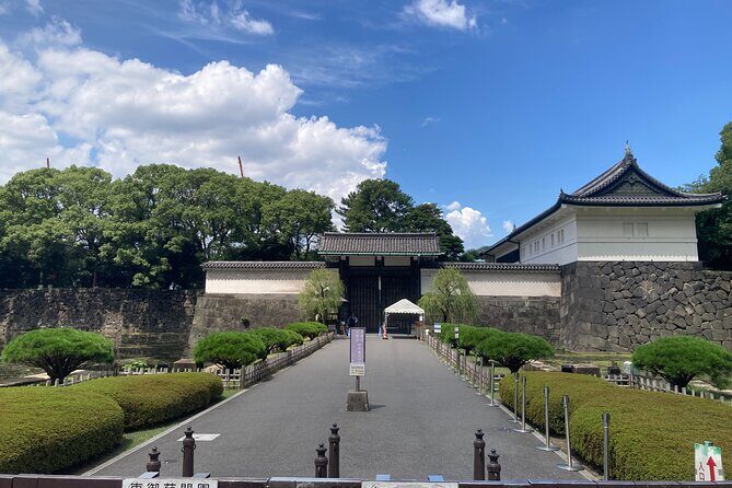 Tokyo Imperial Palace Historical Walk and Food Tasting Tour - Key Points