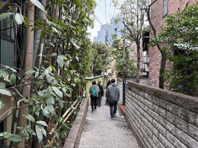 Tokyo: Imperial Palace with Nostalgic Alley Kagurazaka tour - Price and Value