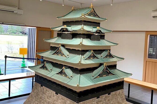 Tokyo Imperial PalaceGuided Walking Tour of East Gardens - Key Points