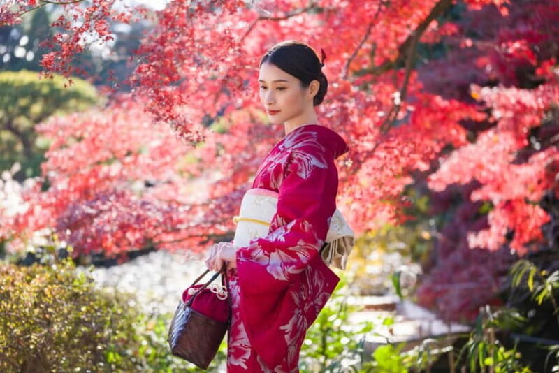 Tokyo: Kimono Rental inside Shinjuku Gyoen National Garden - The Sum Up