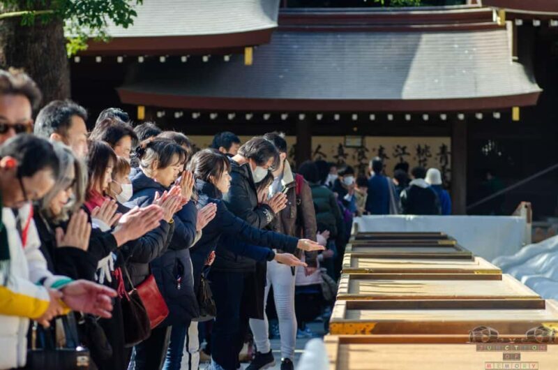 Tokyo: Meiji Jingu, Harajuku, Shibuya, and Shijuku Tour - Shibuya Crossing: A Must-See Icon