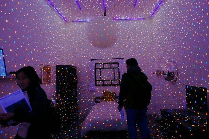 Tokyo Private Art Tour in Kagurazaka Shinjuku with Licensed Guide - Key Points