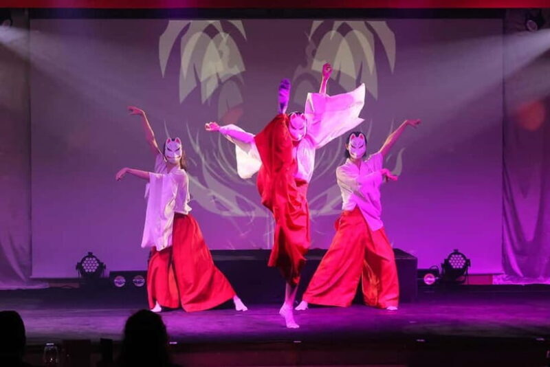 Tokyo: Samurai Entertainment Night Show in Kanda Shrine - Audience Interaction and Photo Opportunities
