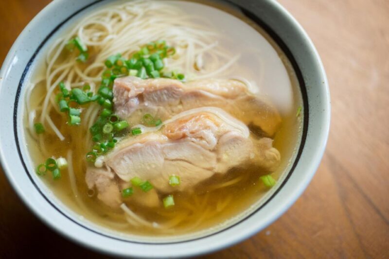 Tokyo: Shinjuku Bar Hopping with All-You-Can-Drink & Dinner - Group Size and Atmosphere