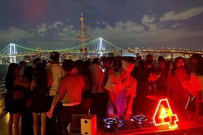 Tokyo Sunset Boat Party with Music Drinks and Vibes - Who Is This Tour Best For?