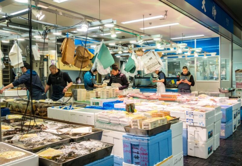 Tokyo Tsukiji Food & Culture Private Tour Licensed Guide - The Food Experience: Sampling Local Flavors