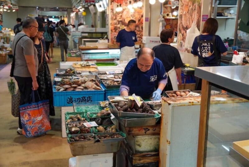 Tokyo: Tsukiji Market Food and Sake Tasting Tour - Exploring Tsukiji Market: What to Expect