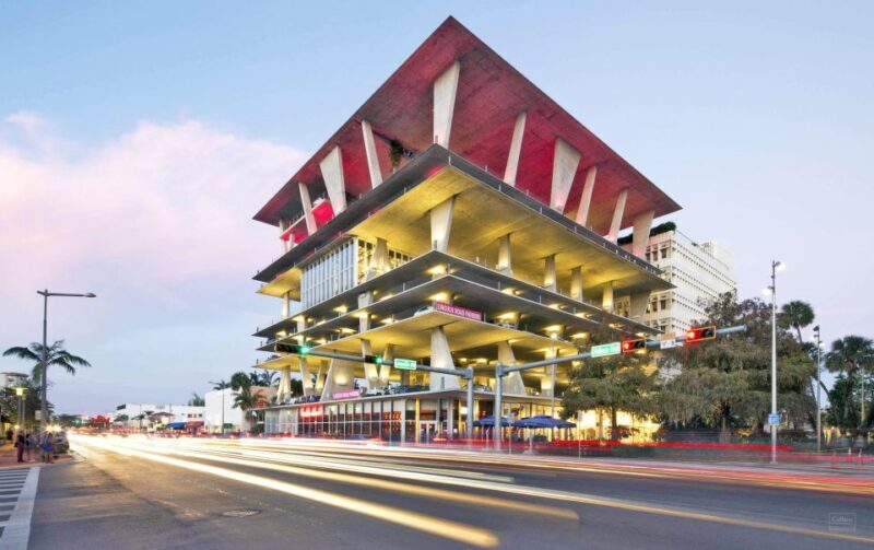 Top 10 South Beach Highlights Tour - Lincoln Road & Espanola - Discover South Beach: A Walk Through Miami’s Most Iconic Neighborhoods