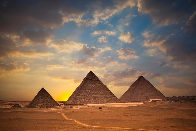 Top Day Tour To Giza Pyramids & Memphis City & Sakkara Pyramid - What Makes This Tour Stand Out?