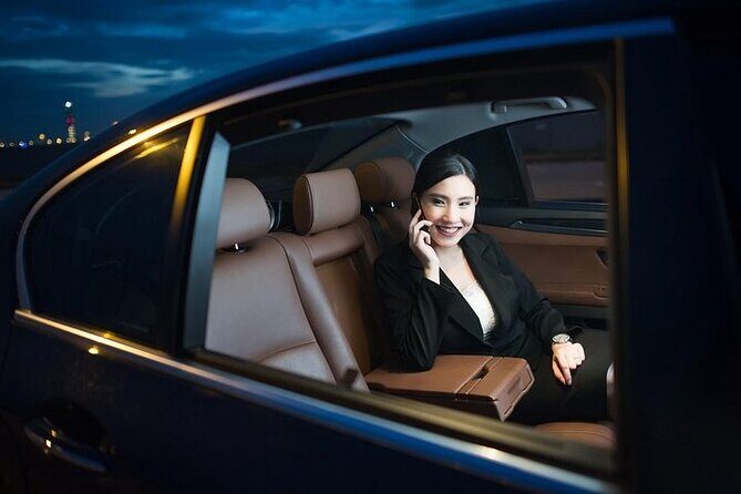 Toronto Airport Private Arrival Transfer-YYZ to Toronto Downtown - The View From the Window: What You Might See