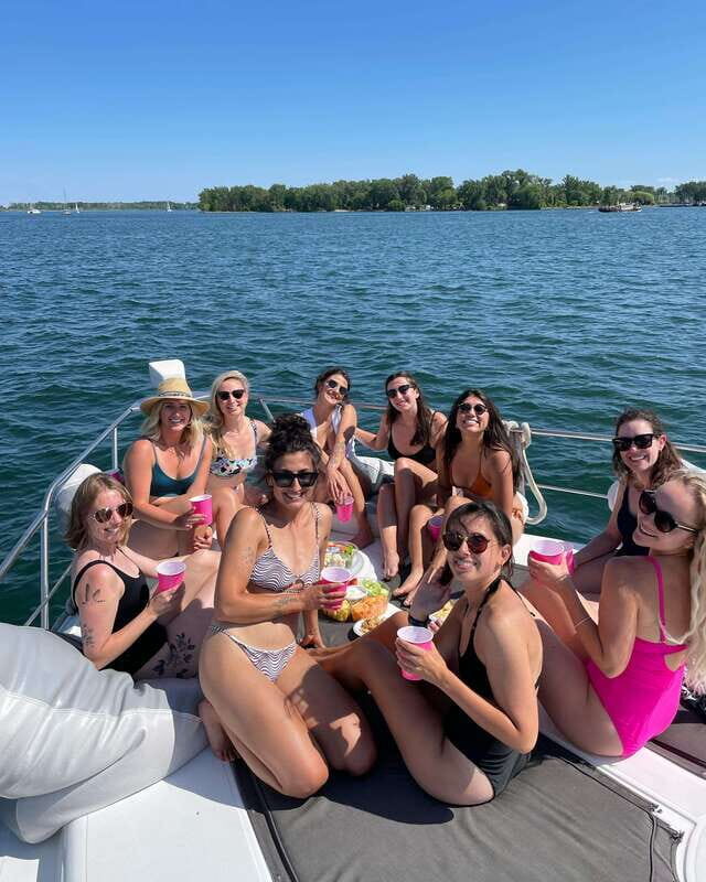 Toronto: Private Luxury Yacht Sightseeing Cruise & Prosecco - Authentic Traveler Feedback