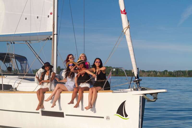 Toronto: Sailing Yacht Cruise of Toronto Harbor and Islands - An In-Depth Look at the Toronto Sailing Yacht Cruise