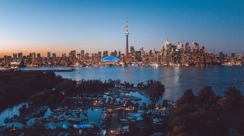 Toronto: Small Group Night Tour with Harbour Boat Cruise - The Sum Up