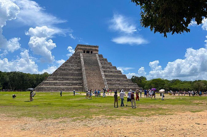 Tour Chichen Itza, Cenote and Valladolid All Inclusive - Colonial Charm in Valladolid