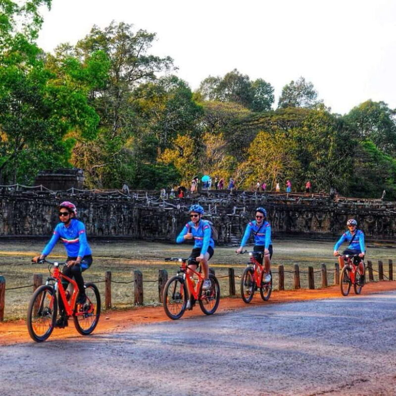 Tour de friends - Discover Angkor Wat Full Day Bike Tour - Key Points