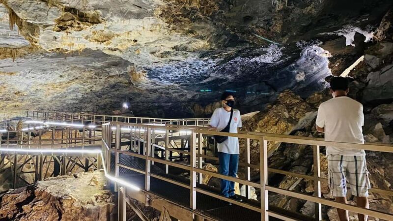 Tour "Grutas Bustamante" + Guía + Transfer + Tickets - Who Should Consider This Tour?
