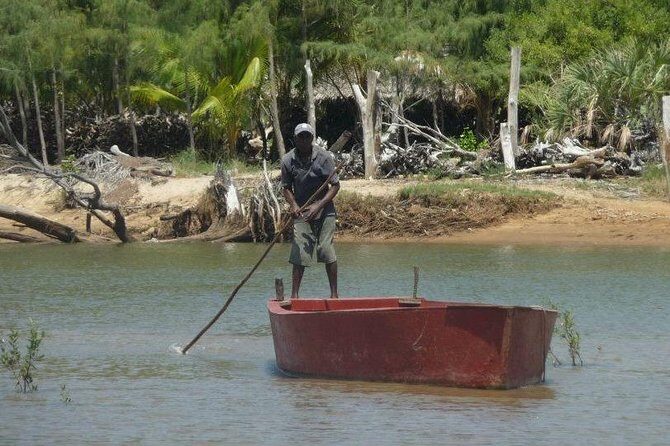 Tour Malindi & Robinson Island & Marafa Hell's Kitchen - Malindi Market and Local Crafts