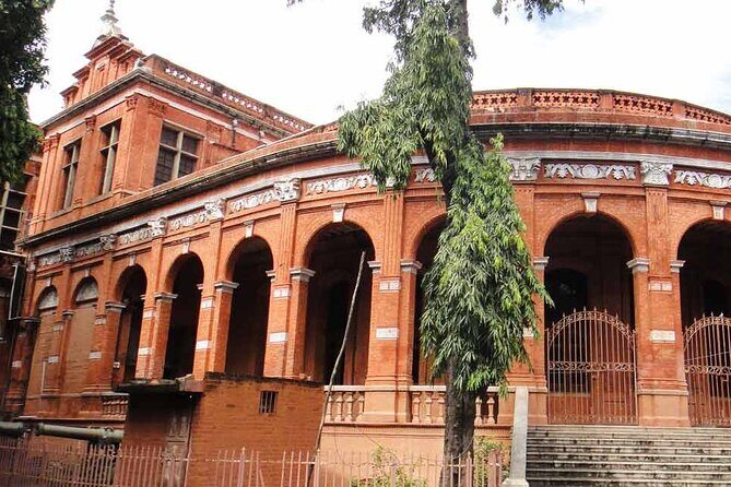 Tour of Egmore Museum and Connemara Library in private car - Key Points