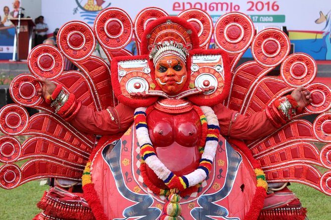 Tour of Kochi with Lunch: Kathakali and Dinner With Evening Tour. - In Summary