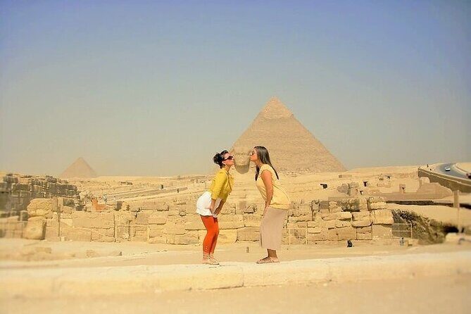 Tour of the Pyramids, Egyptian Museum and Bazaar with lunch - An In-Depth Look at the Cairo Tour