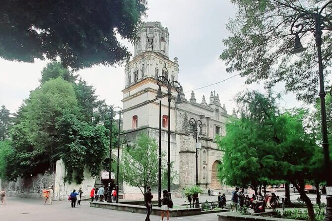 Tour of Xochimilco and The World of Frida Kahlo - Coyoacán: Frida Kahlo and Local Life