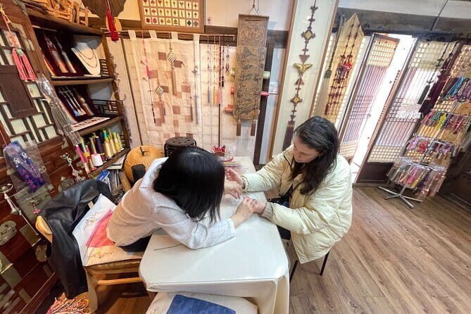 Tour Seouls oldest district with a storyteller from Bukchon - Introduction: Why This Tour Stands Out