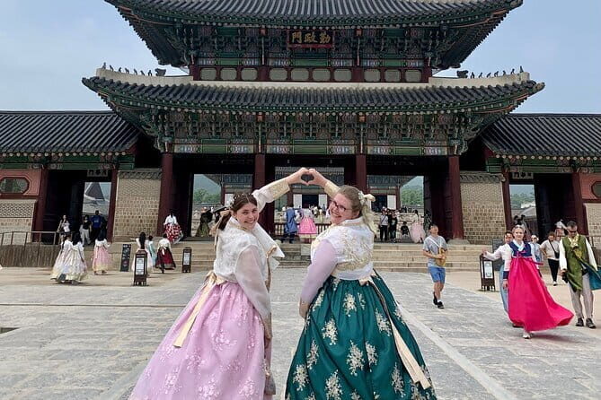 Tour Seouls oldest district with a storyteller from Bukchon - Why This Tour Is a Great Choice