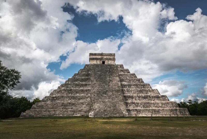 Tour to Chichén Itzá with Lunch and Transportation from Playa, Tulum, and Cancún - Key Points