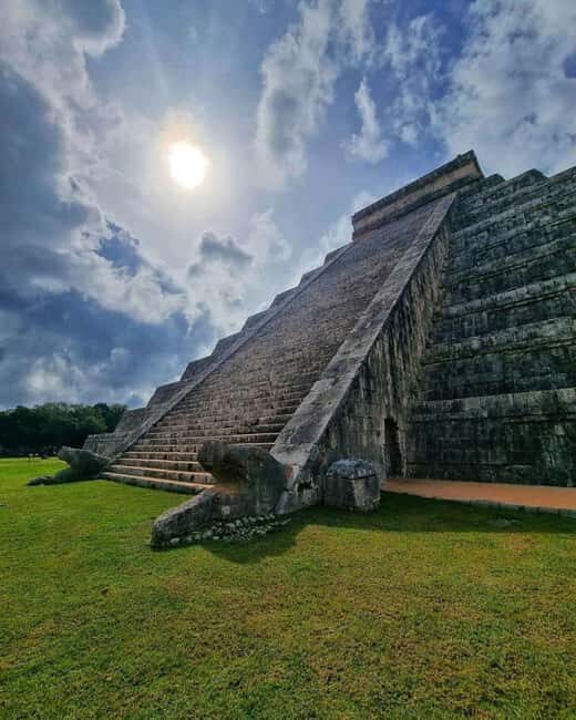 Tour to Chichén Itzá with Lunch and Transportation from Playa, Tulum, and Cancún - Valladolid: Colonial Charm and Local Artisans