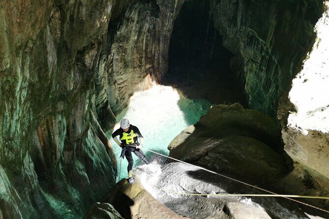Tour to Matacanes, jumps into the water, rappelling, incredible landscapes - End of the Tour and Return