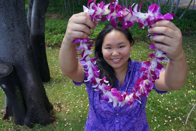 Traditional Airport Lei Greeting on Honolulu Oahu - Introducing the Traditional Airport Lei Greeting on Honolulu Oahu